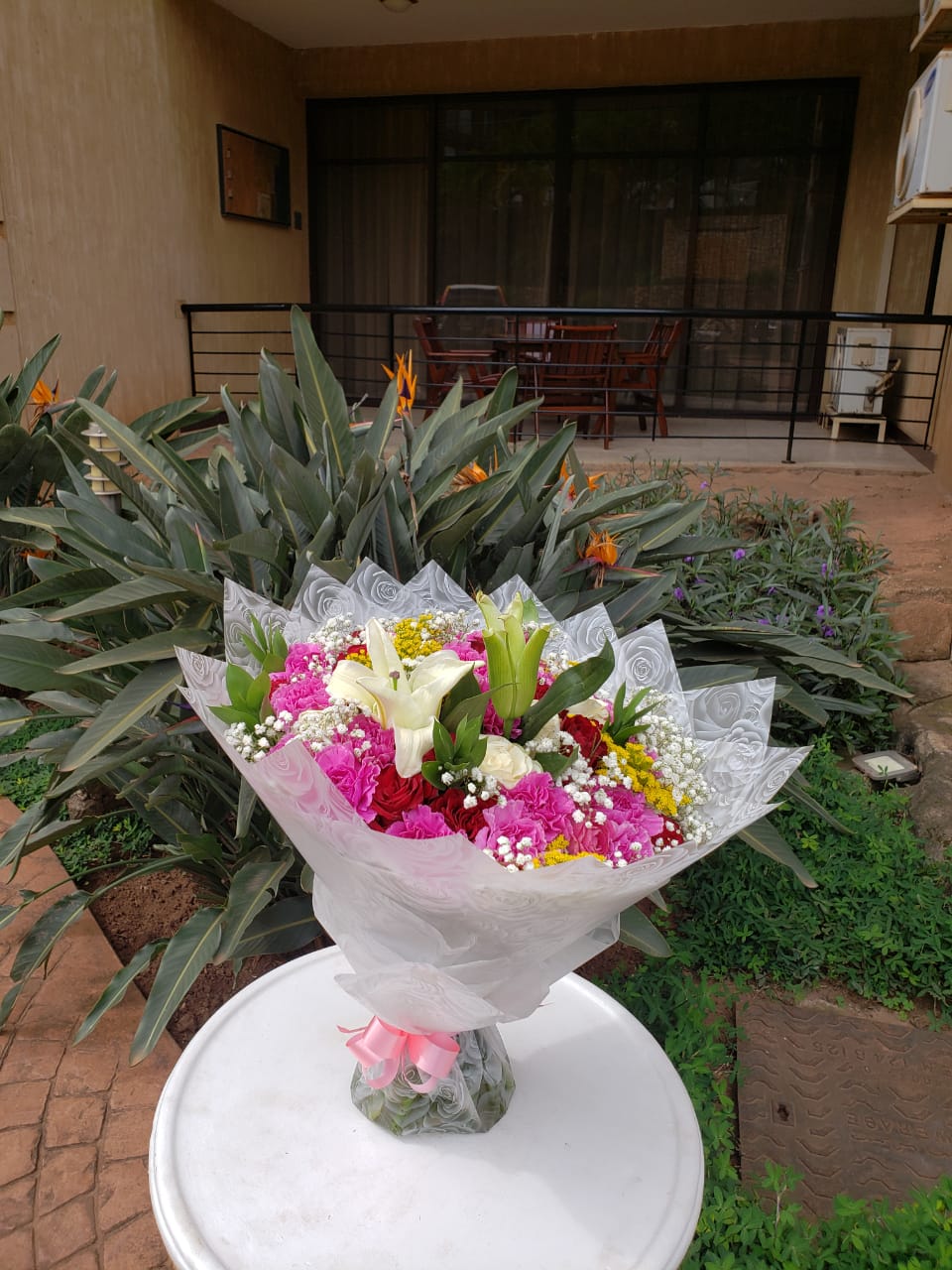 Mixed pink and white flower bouquet